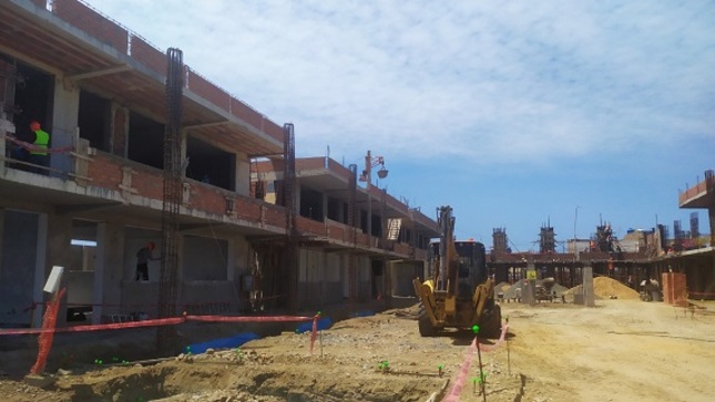 entrega de terreno de la IE San Martín de Pimentel