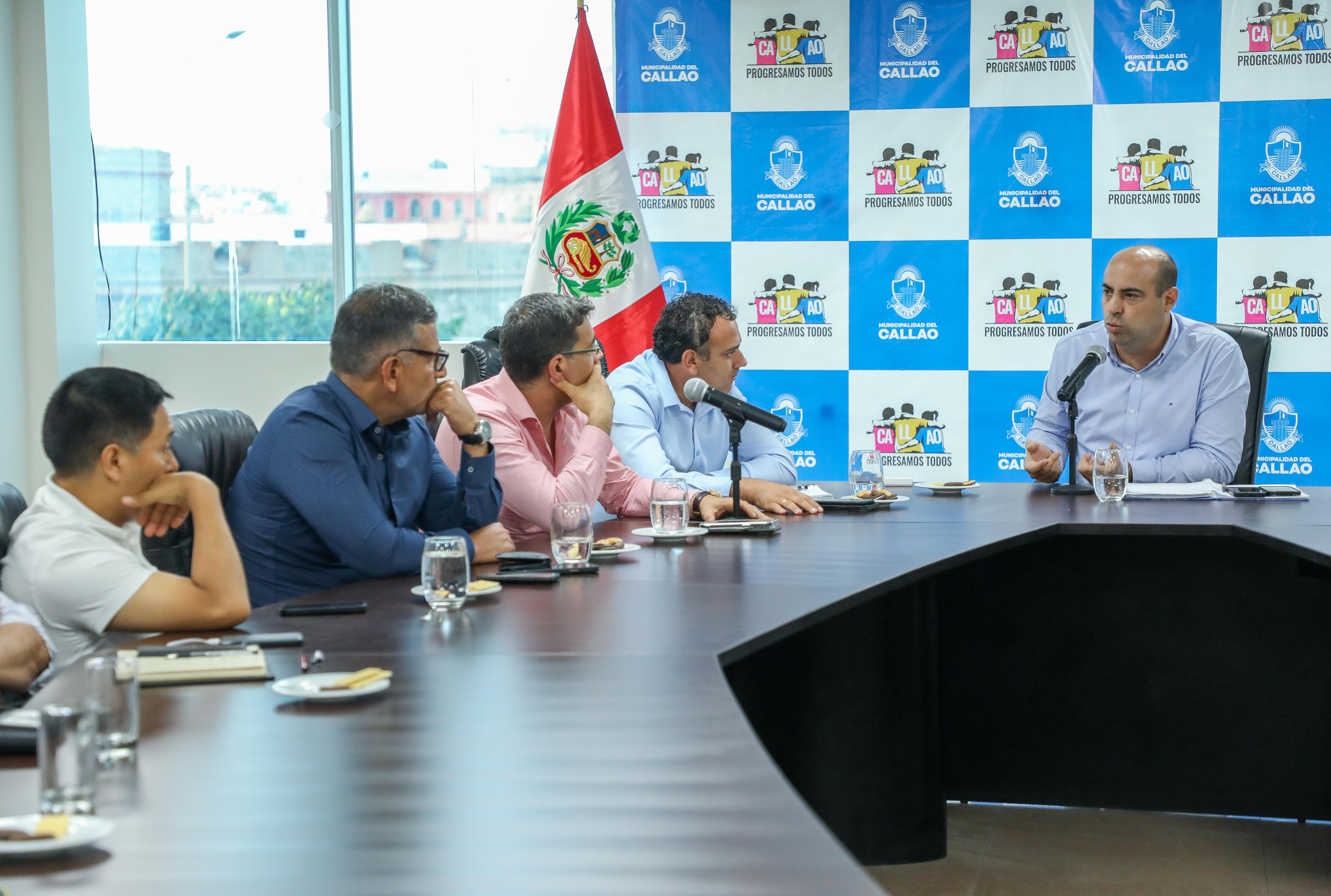 Nuestro alcalde Pedro Spadaro sostuvo una reunión con los alcaldes y funcionarios de los distritos del Callao