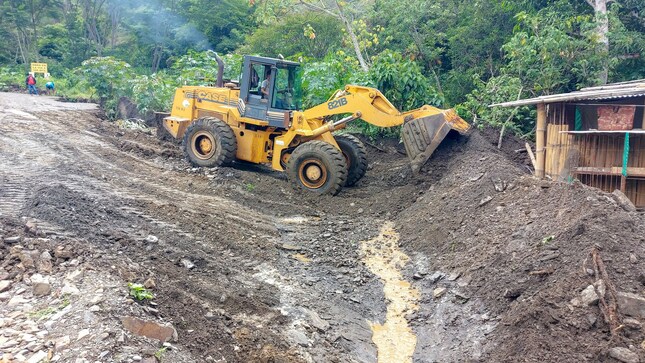 Desborde de riachuelo afecta carreteras y terrenos de cultivos en Potrero