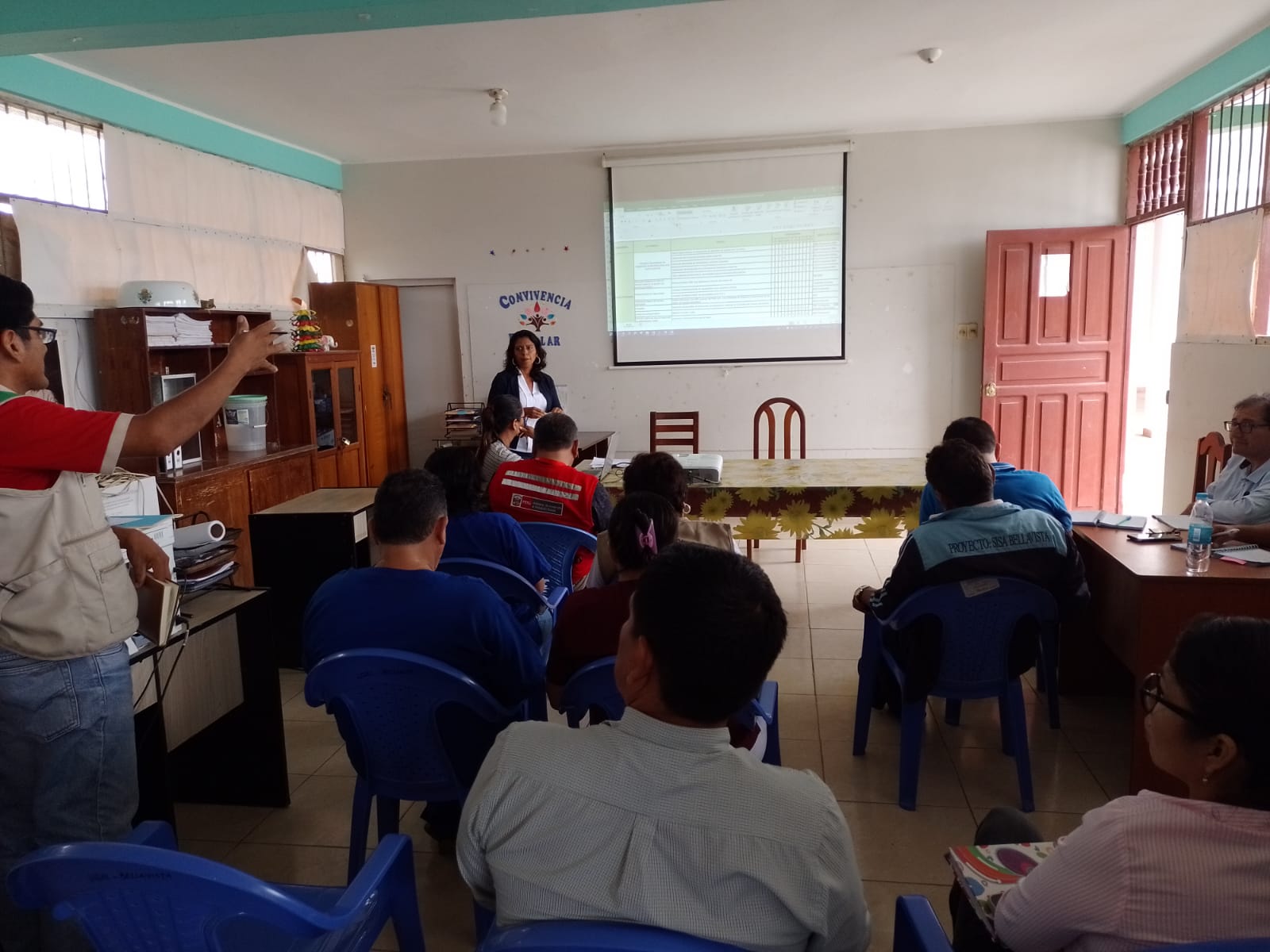 Obstetra LIZ ARTEAGA TORRES exponiendo cronograma de trabajo.