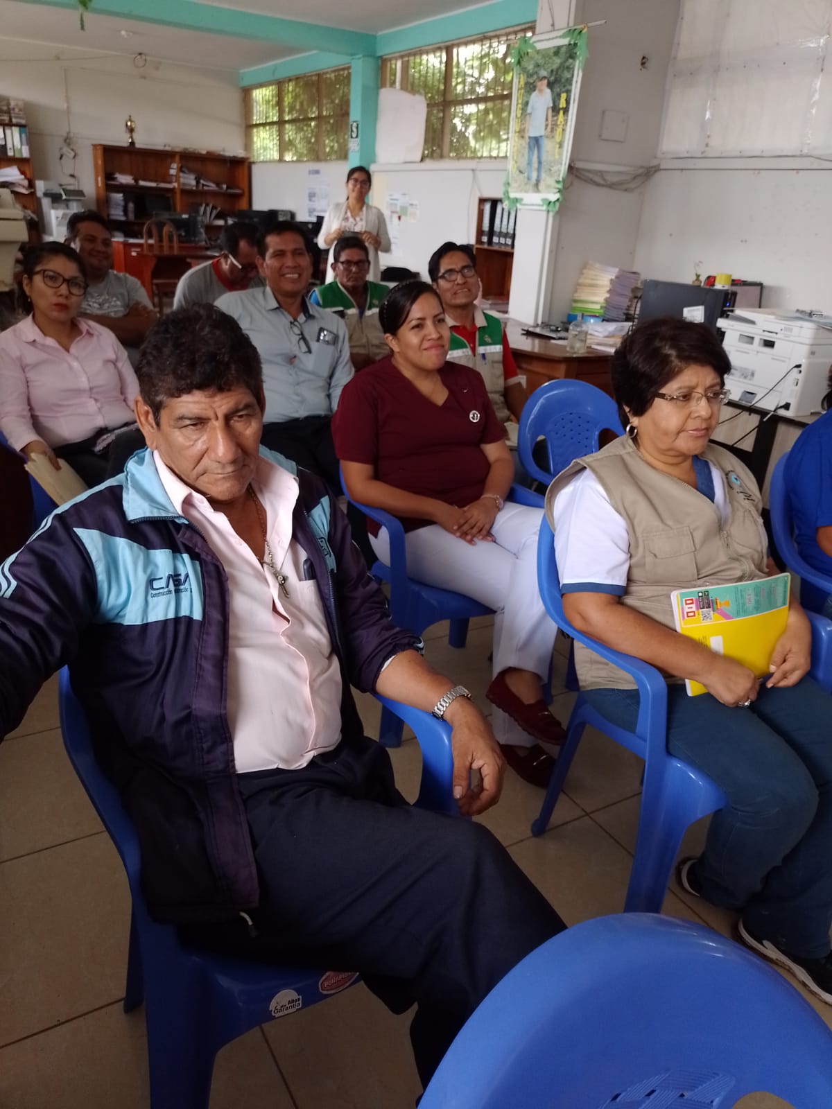 Especialistas de la UGEL participando en la reunión de trabajo con el sector salud.