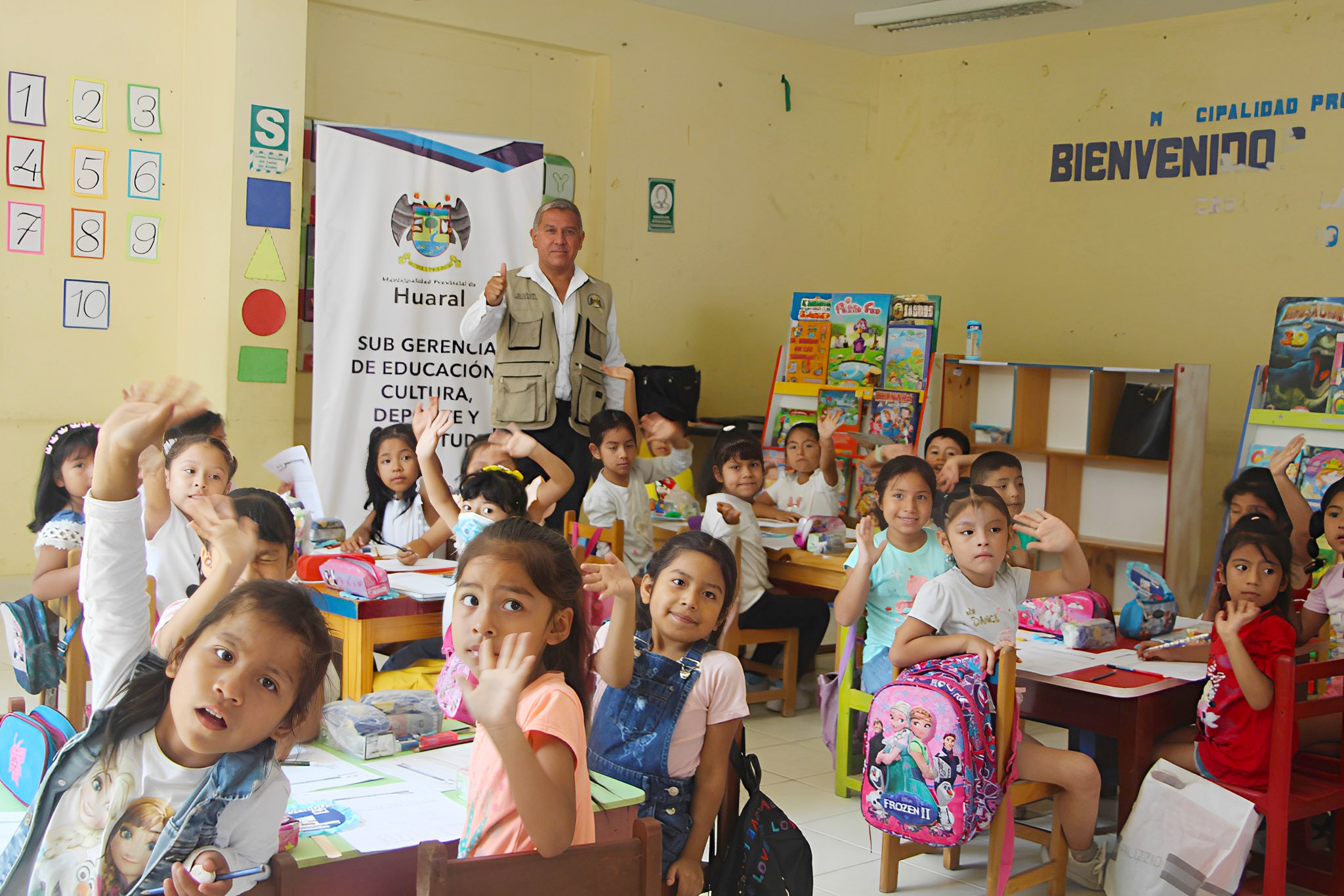 Alcalde provincial Fernando Cárdenas participó en el lanzamiento de reforzamiento educativo en la Casa de la Juventud