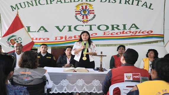 Imagen de la ceremonia de juramentación de la instancia distrital de La Victoria