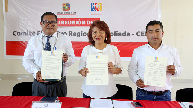 Rosa Vásquez firma acta de ratificación del Acuerdo de Gobernabilidad en reunión de la MCLCP
