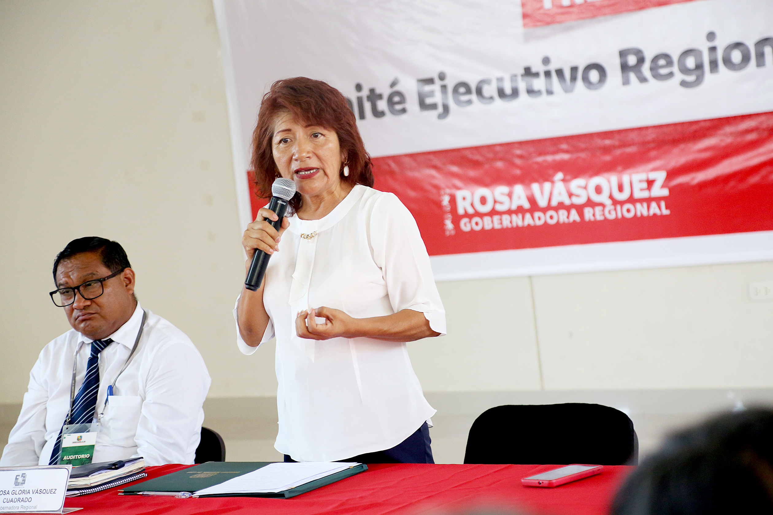 Rosa Vásquez firma acta de ratificación del Acuerdo de Gobernabilidad en reunión de la MCLCP