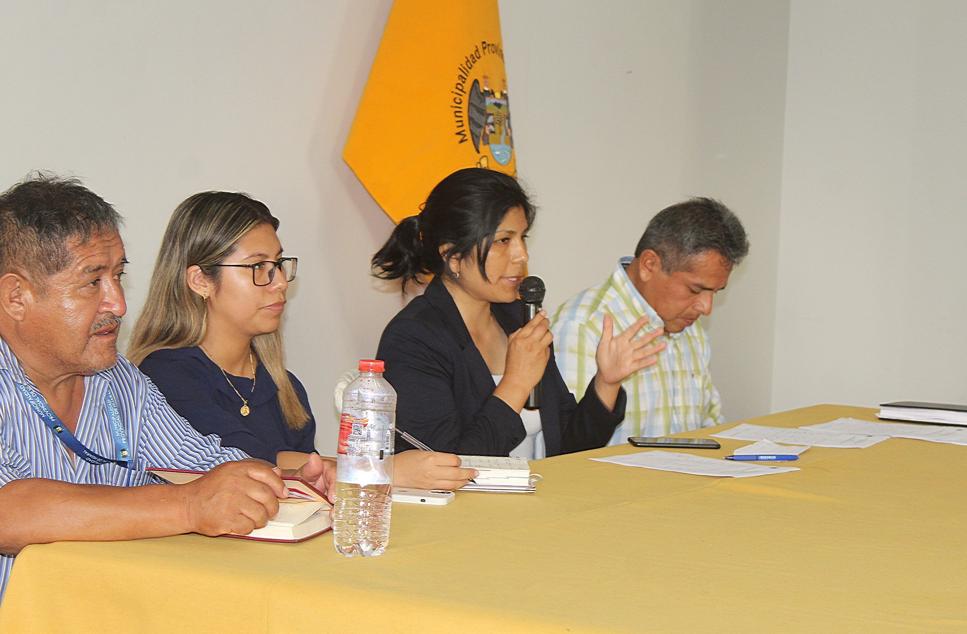 Acuerdan campaña de esterilización en reunión con grupos animalistas