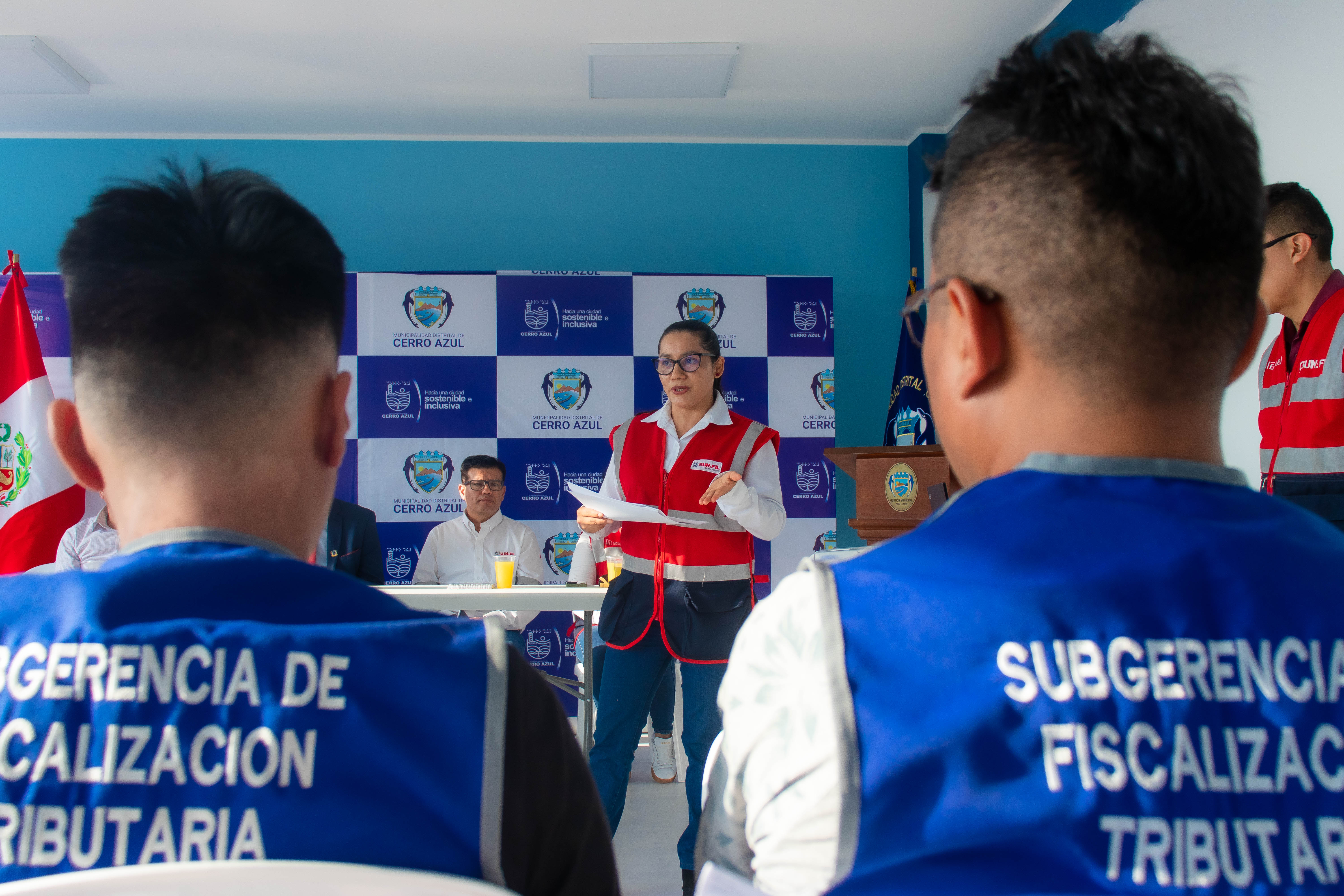 Sunafil brinda conferencia informativa a trabajadores administrativos y obreros de la Municipalidad de Cerro Azul.