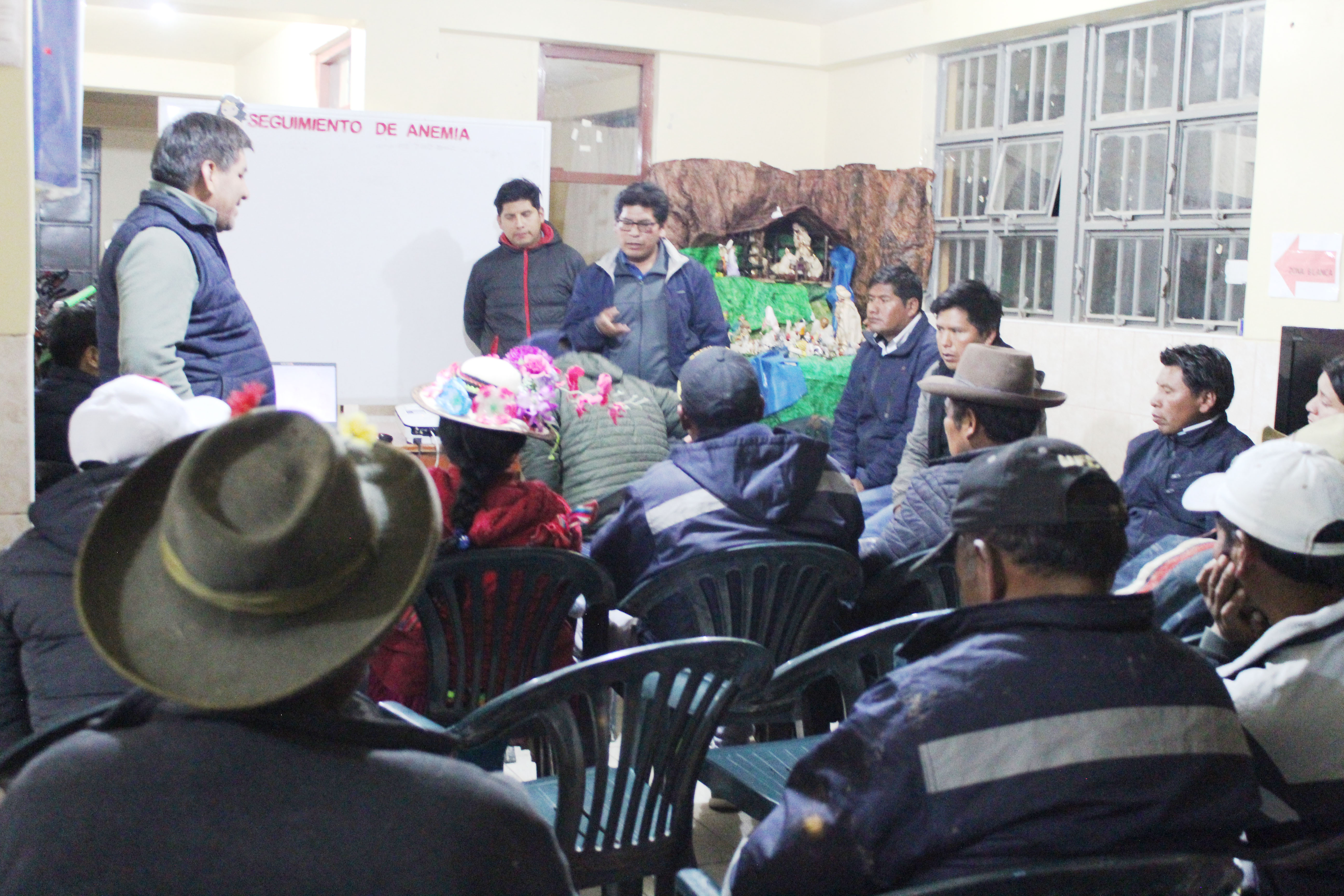 reunión en el centro poblado de pachas