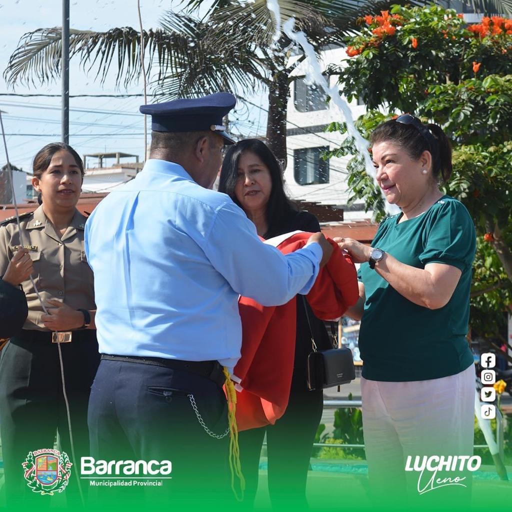 Izamiento de Nuestras Banderas