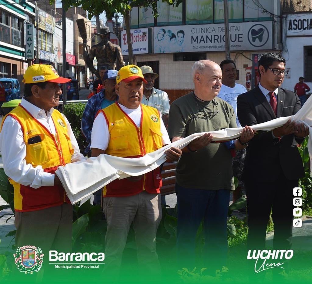 Izamiento de Nuestras Banderas