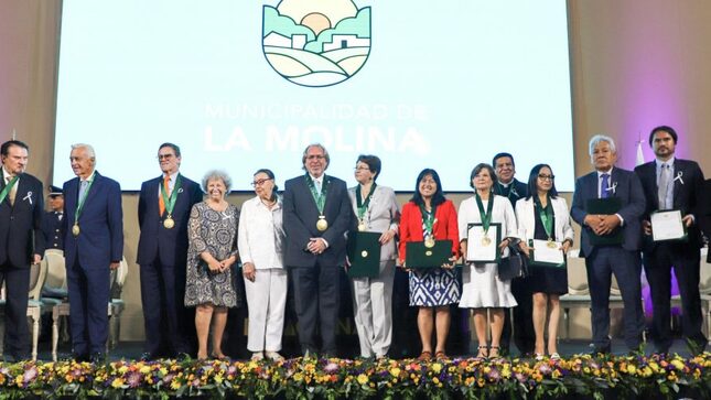 Municipalidad de La Molina condecoró 15 distinguidos personajes por su servicio a la Nación en Sesión Solemne 