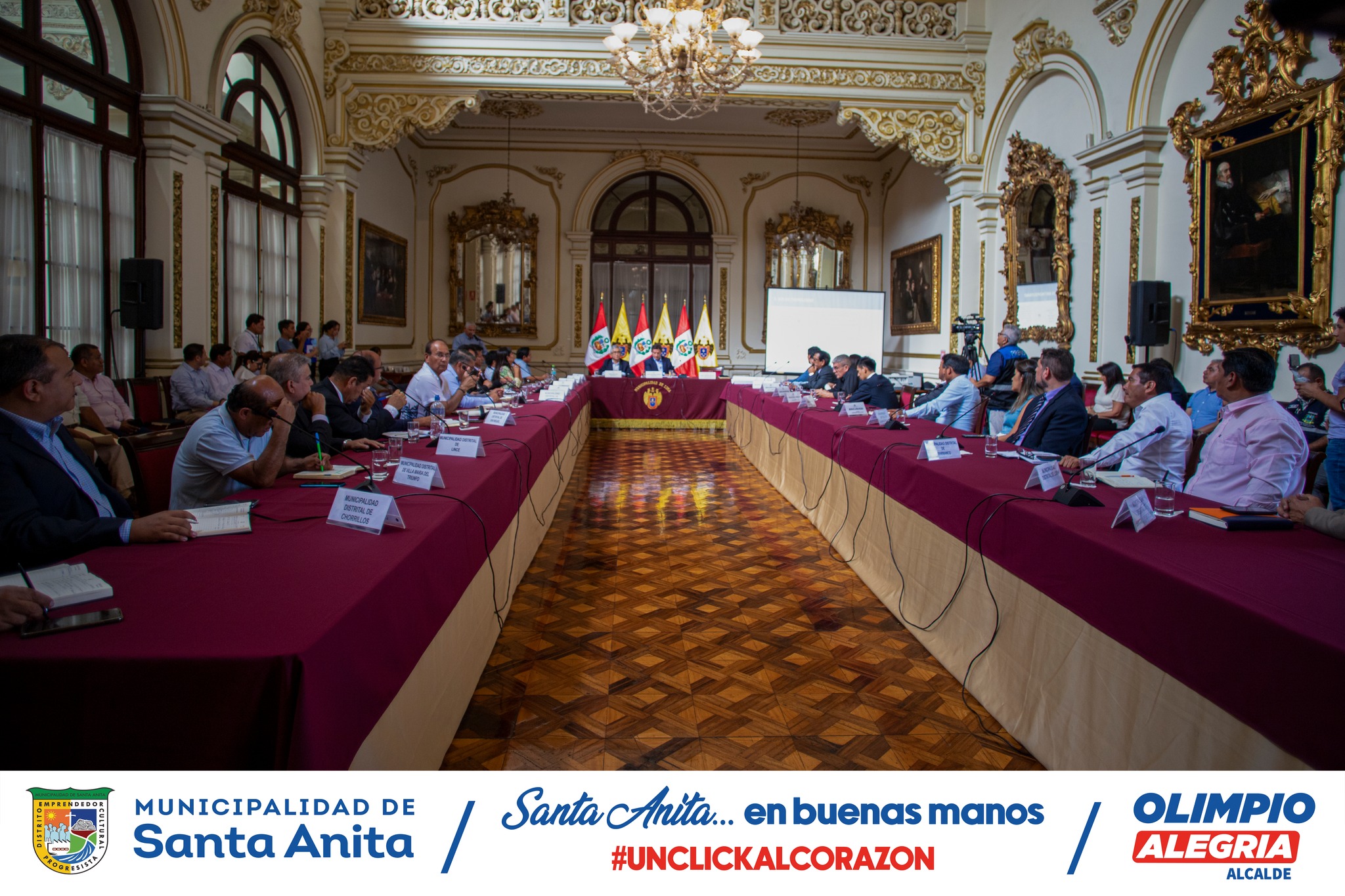 El alcalde Olimpio Alegría, participó de la mesa de trabajo liderada por el alcalde de Lima Metropolitana Rafael López Aliaga junto a los burgomaestres de las diferentes comunas.
La reunión tuvo como finalidad coordinar mejoras en el orden público y presentar el plan de equipamiento de motos para combatir la inseguridad ciudadana.