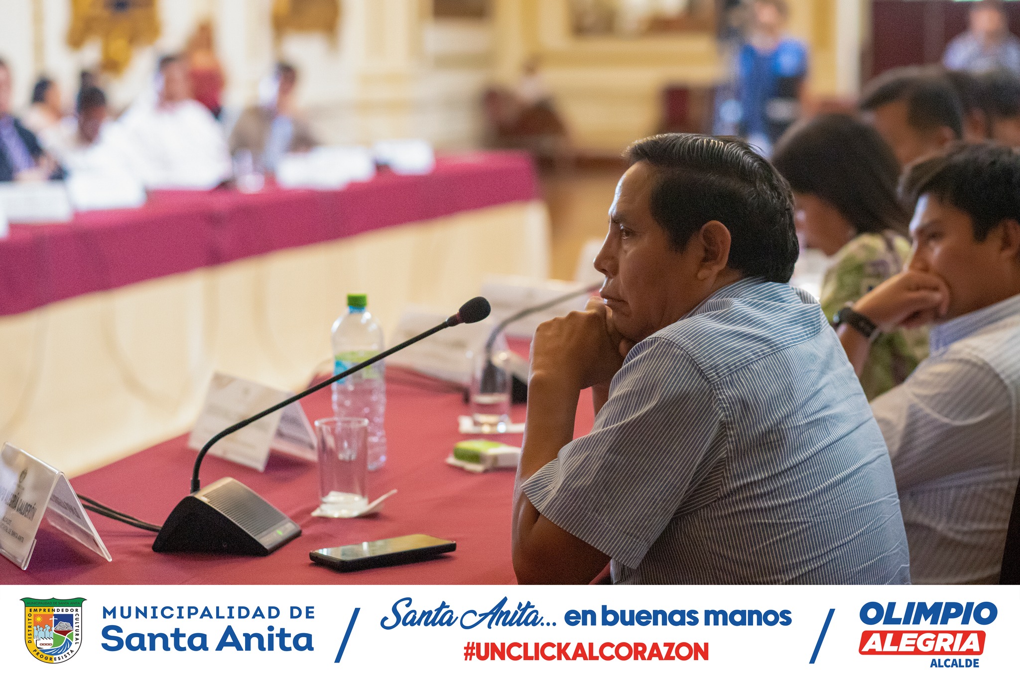 El alcalde Olimpio Alegría, participó de la mesa de trabajo liderada por el alcalde de Lima Metropolitana Rafael López Aliaga junto a los burgomaestres de las diferentes comunas.
La reunión tuvo como finalidad coordinar mejoras en el orden público y presentar el plan de equipamiento de motos para combatir la inseguridad ciudadana.