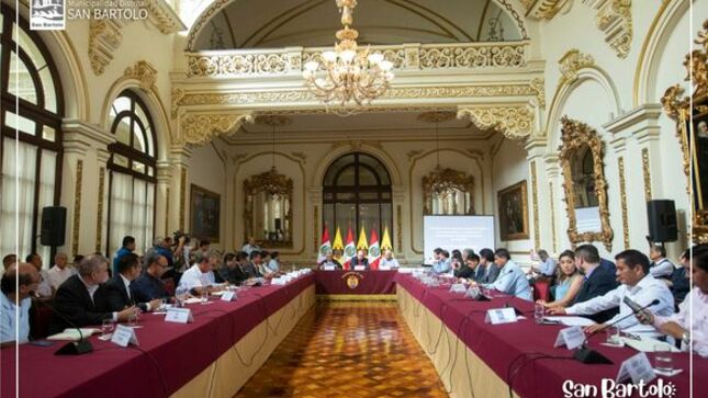 Presente con autoridades de Lima 