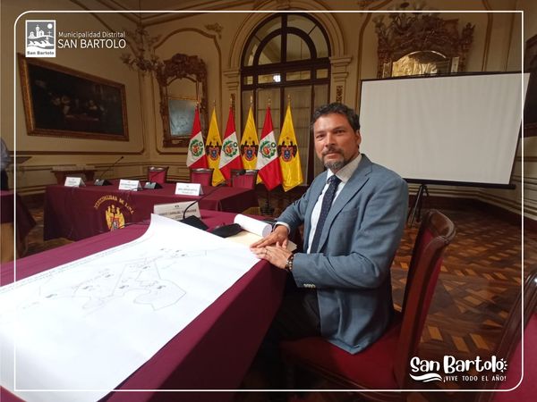 Nuestro Alcalde August Carbajal siempre presente en reuniones de inter茅s para nuestro distrito