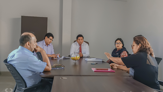 Autoridades municipales se reunen con el Director Regional de Educación de Tacna y 4 funcionarios
