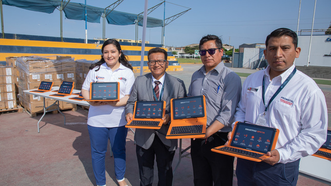JPG de las autoridades con las tabletas
