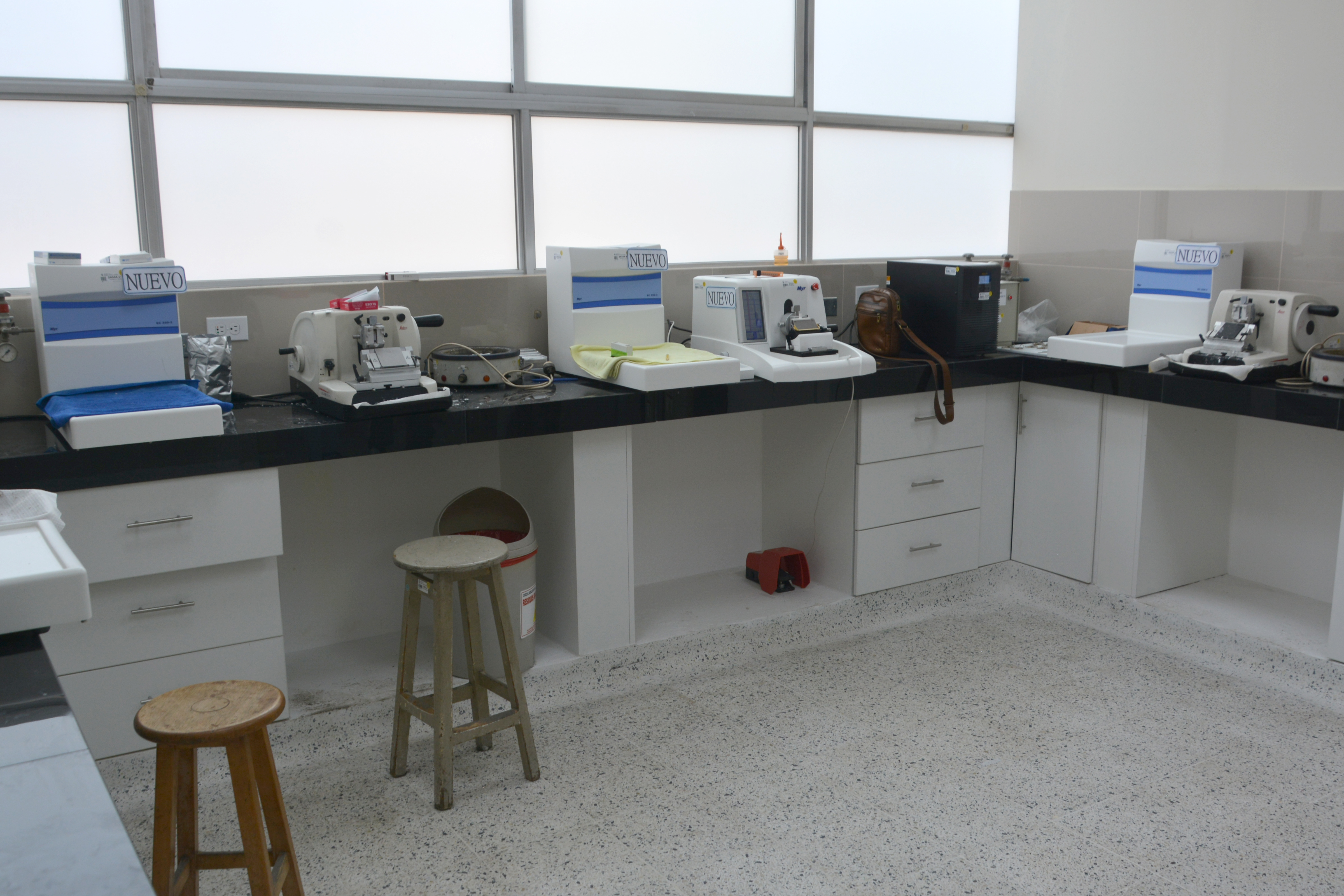 Aperturamos ambientes remodelados del servicio de anatomía patológica: mantenimiento correctivo