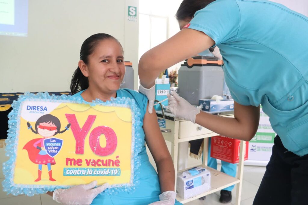 Vacunación de  persona lde salud contra la COVID-19