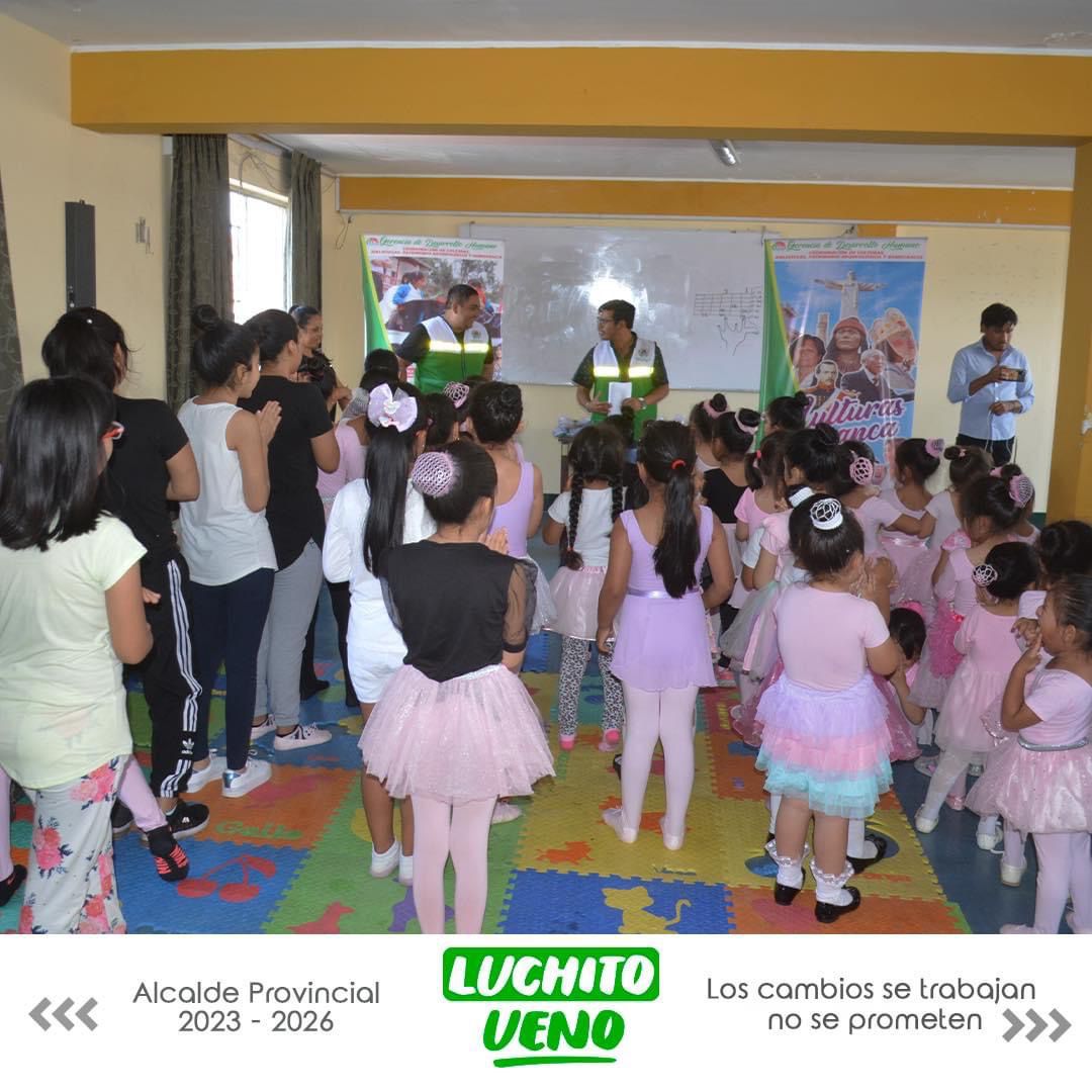 Entrega de Indumentaria a la Niñas de las Escuelas Municipales de Ballet