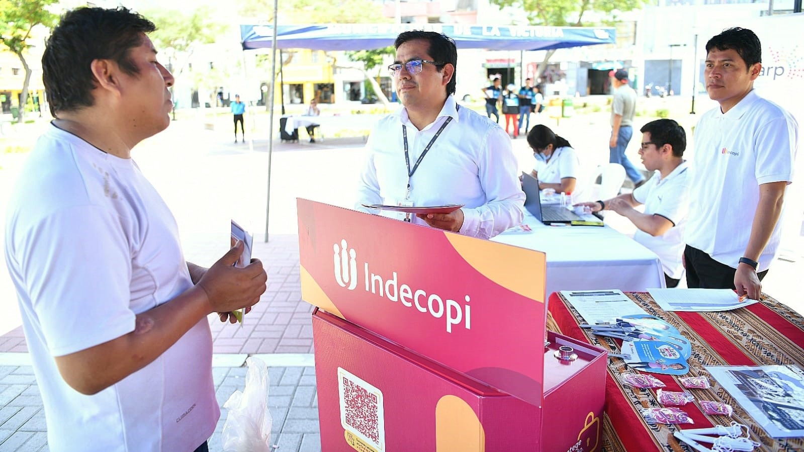 Indecopi impulsa registro de marcas en feria de Gamarra para potenciar negocios de emprendedores y empresarios