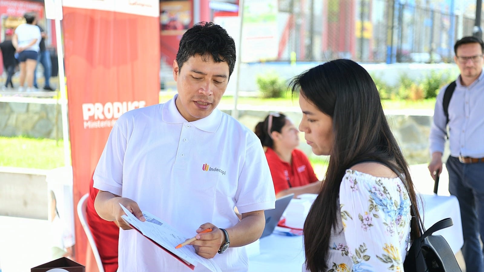 Indecopi impulsa registro de marcas en feria de Gamarra para potenciar negocios de emprendedores y empresarios