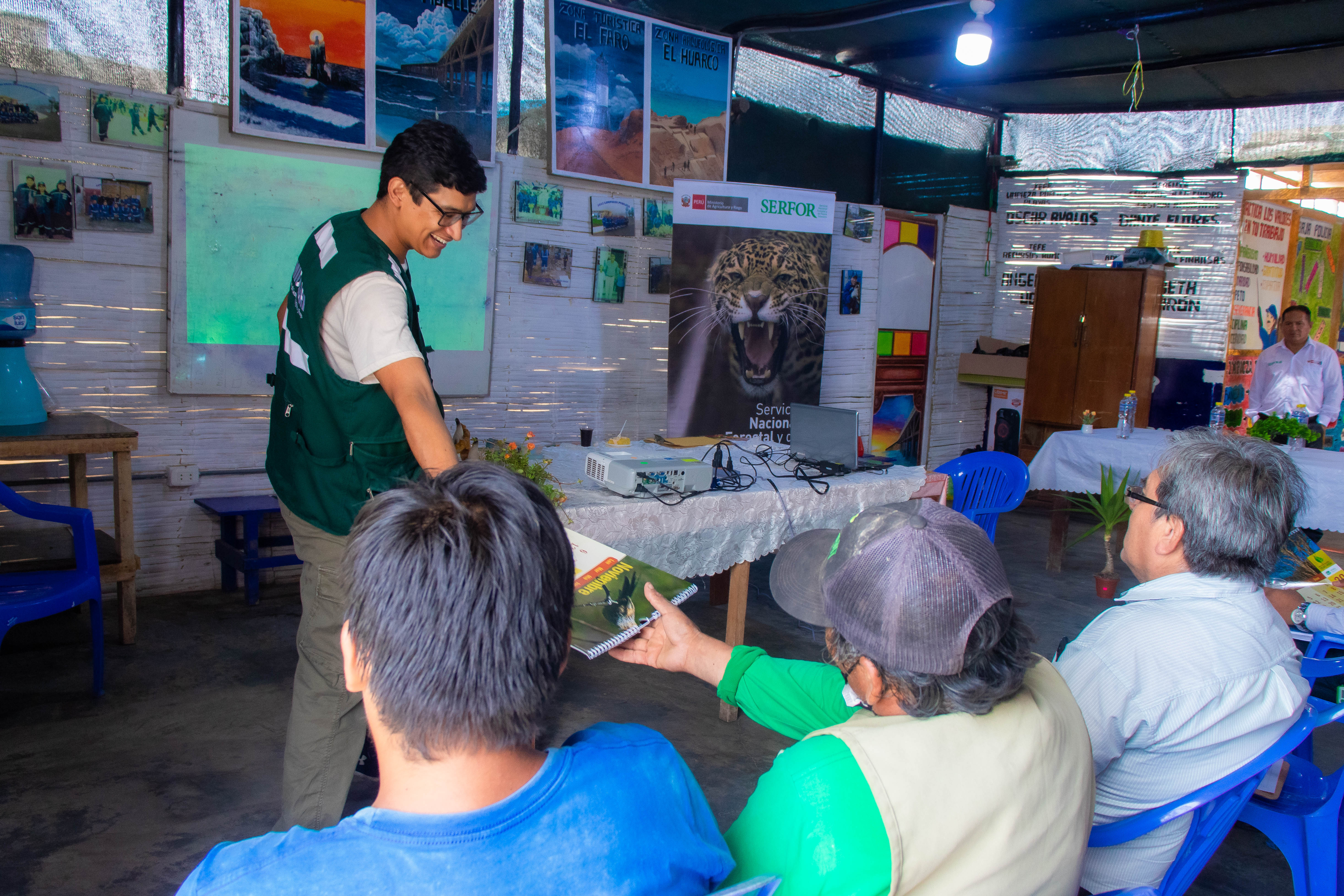 Serfor orientó y capacitó a la Municipalidad de Cerro Azul sobre los varamientos de la fauna marino costera.