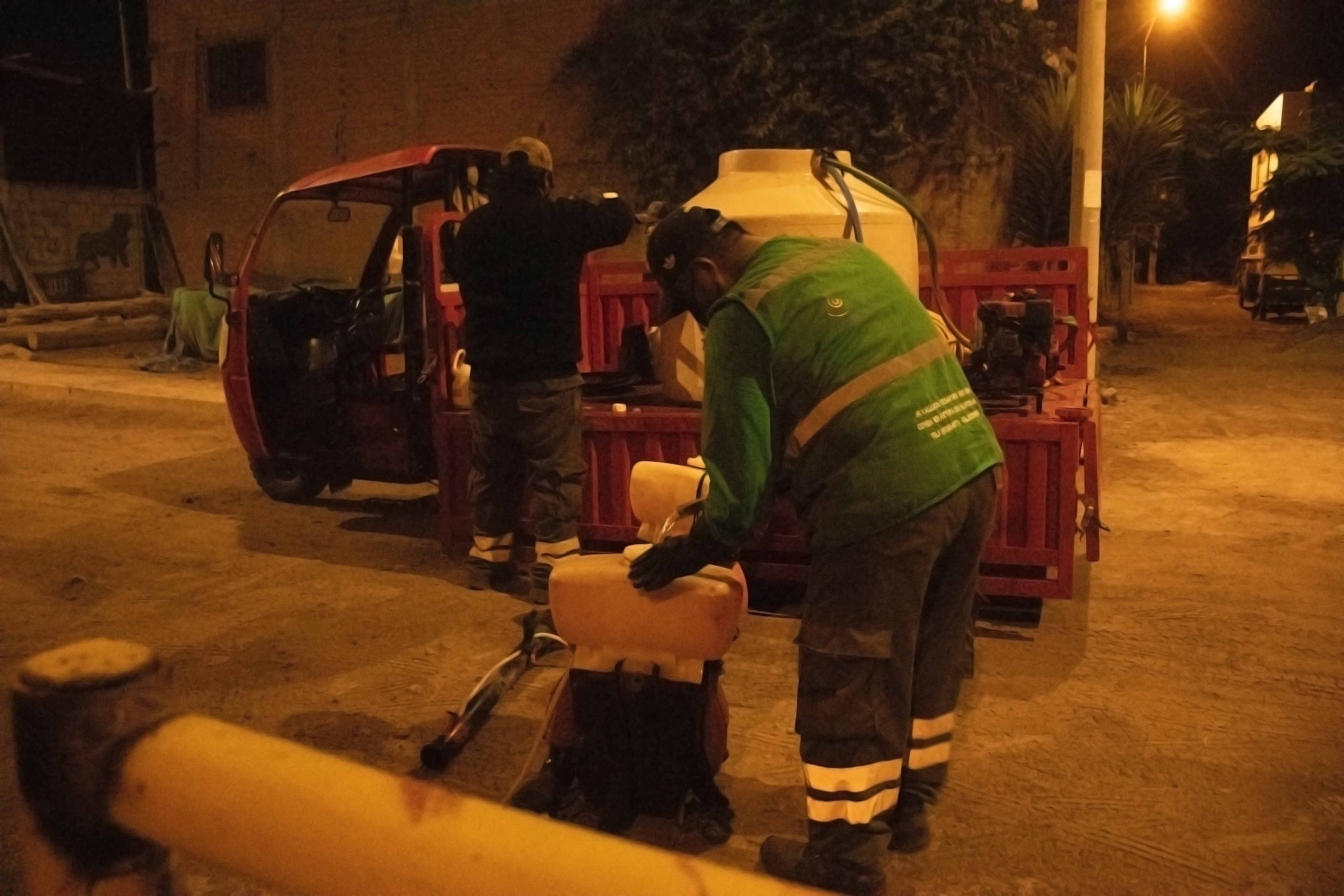 Municipalidad distrital continúa con las fumigaciones para el control de moscas e insectos en centros poblados de Cerro Azul.