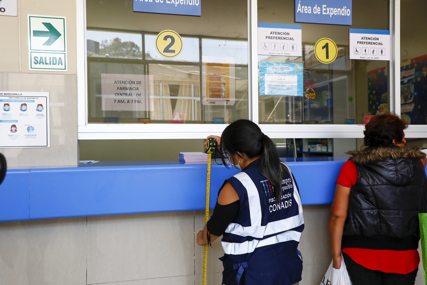 En un operativo inopinado, el Consejo Nacional para la Integración de la Persona con Discapacidad (CONADIS), a través de su Dirección de Fiscalización y Sanciones (DFS), supervisó el Hospital María Auxiliadora, en San Juan de Miraflores; y el Hospital de Emergencias de Villa El Salvador, con el fin de que dichos establecimientos de salud garanticen una adecuada atención a las personas con discapacidad en materia de accesibilidad, comunicación y transporte. 