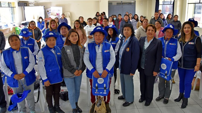 Formación de facilitadores en promoción de la salud y vigilancia comunitaria, orientados a la mejora de la salud materna