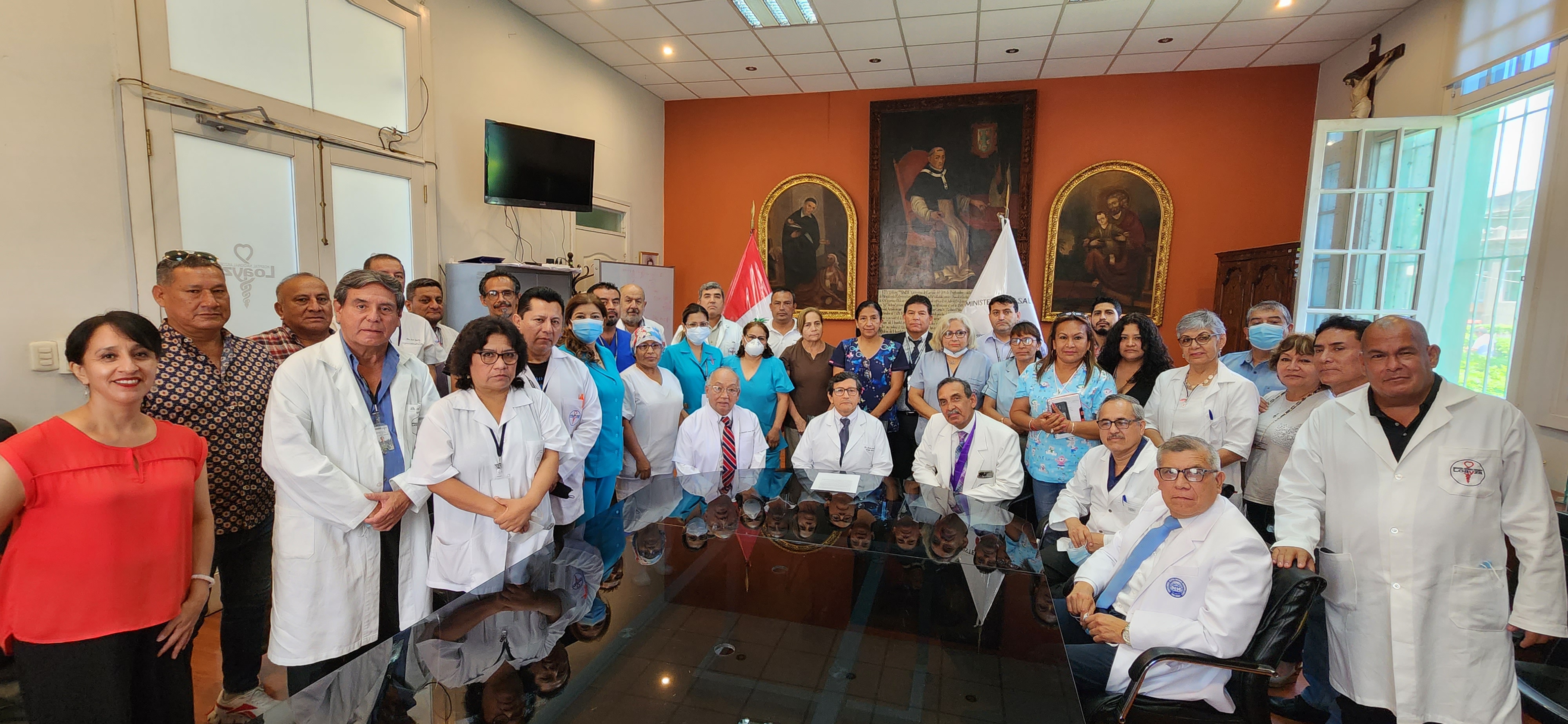En ceremonia se presentó al doctor Carlos Otiniano como nuevo Director General del Hospital Nacional Arzobispo Loayza