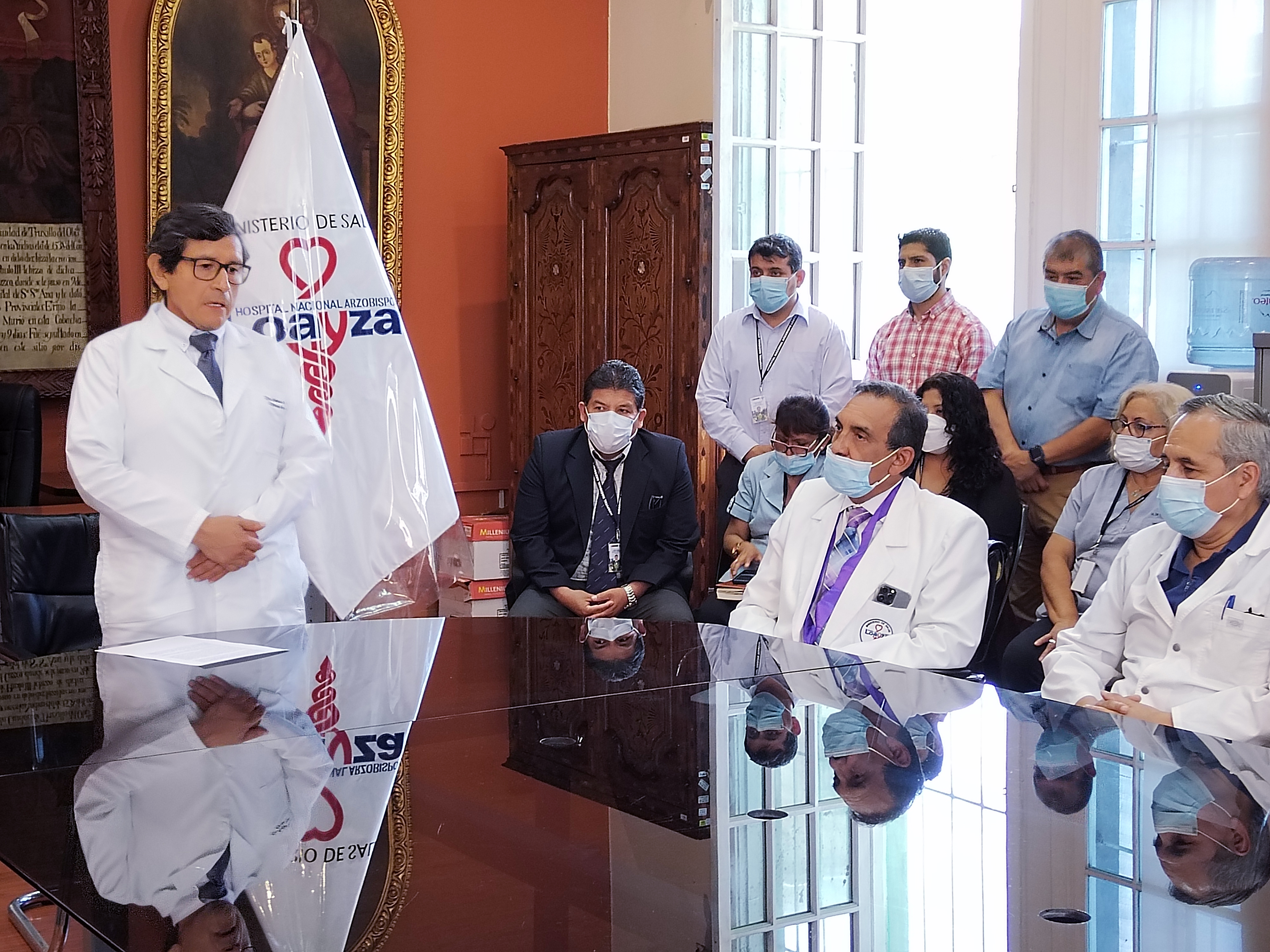 En ceremonia se presentó al doctor Carlos Otiniano como nuevo Director General del Hospital Nacional Arzobispo Loayza