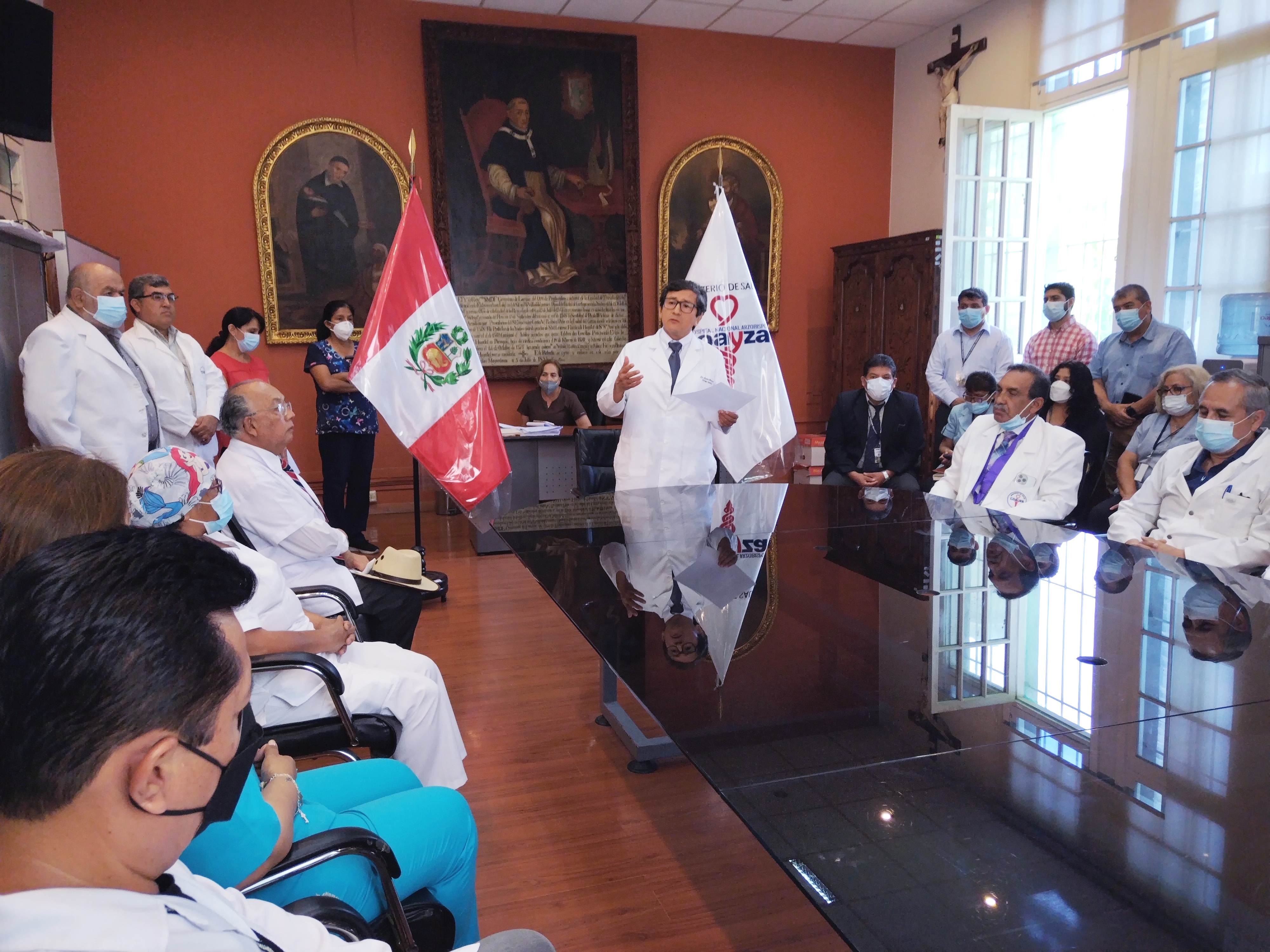 En ceremonia se presentó al doctor Carlos Otiniano como nuevo Director General del Hospital Nacional Arzobispo Loayza