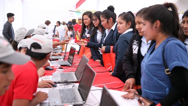 Jóvenes en Feria laboral