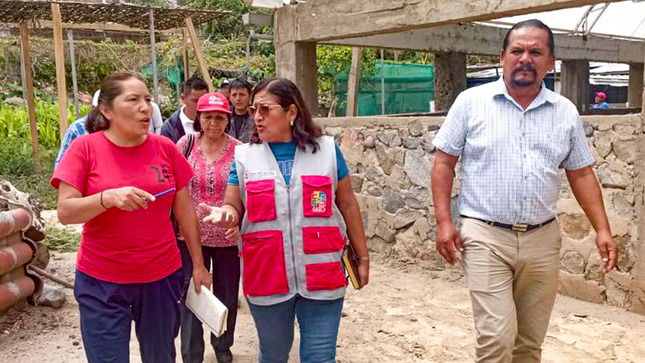 Evalúan daños y llevan ayuda a colegios afectados por los huaicos en Yauyos 