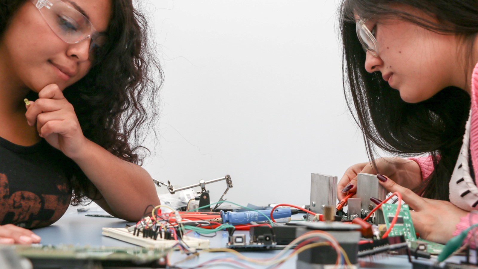 Día de la Mujer y la Niña en la Ciencia: Crecen solicitudes de patentes con participación de mujeres inventoras en 2022