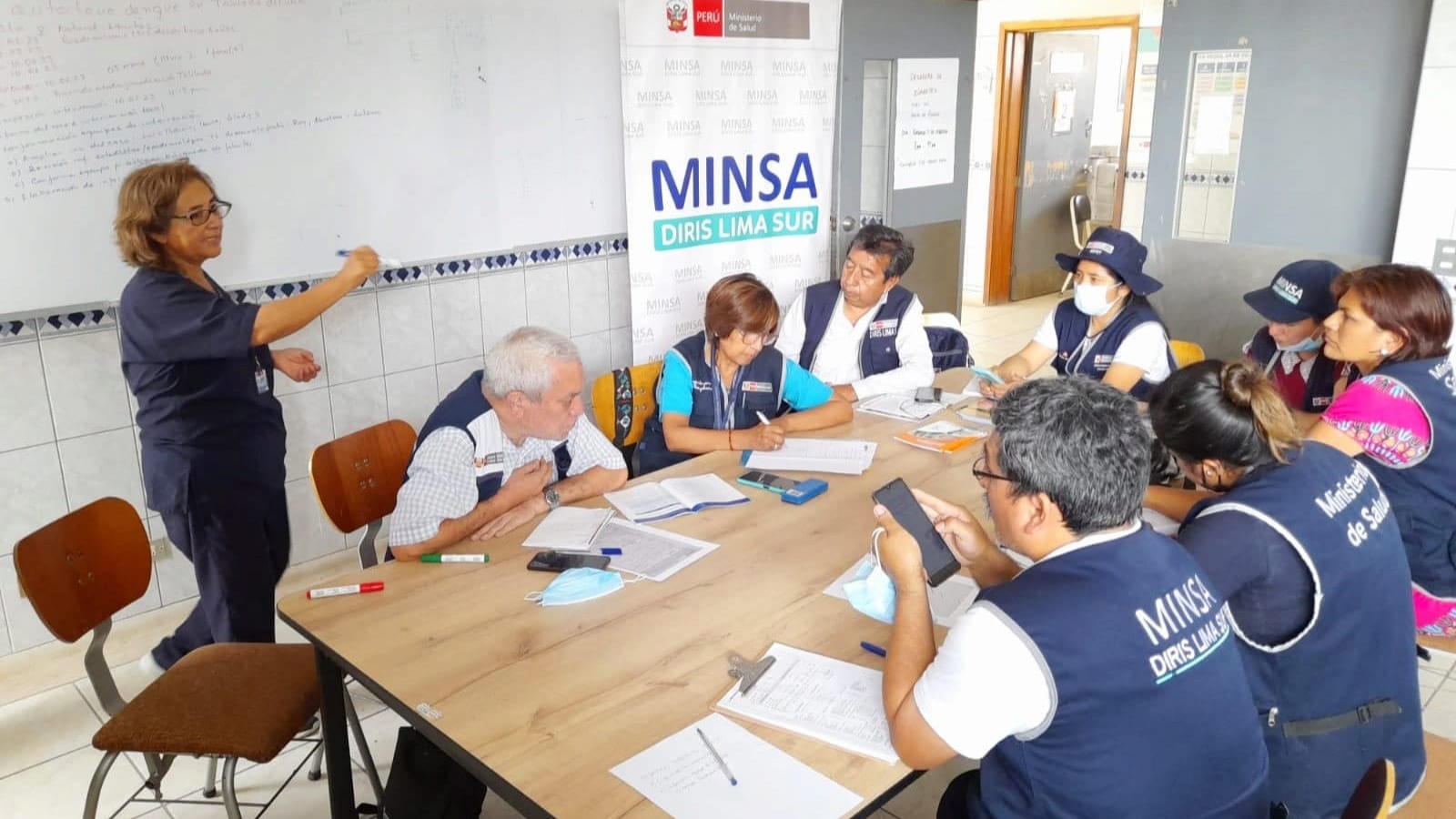 13 brigadas ejecutan acciones de vigilancia, control y prevención en un perímetro de hasta 400 metros de la zona afectada