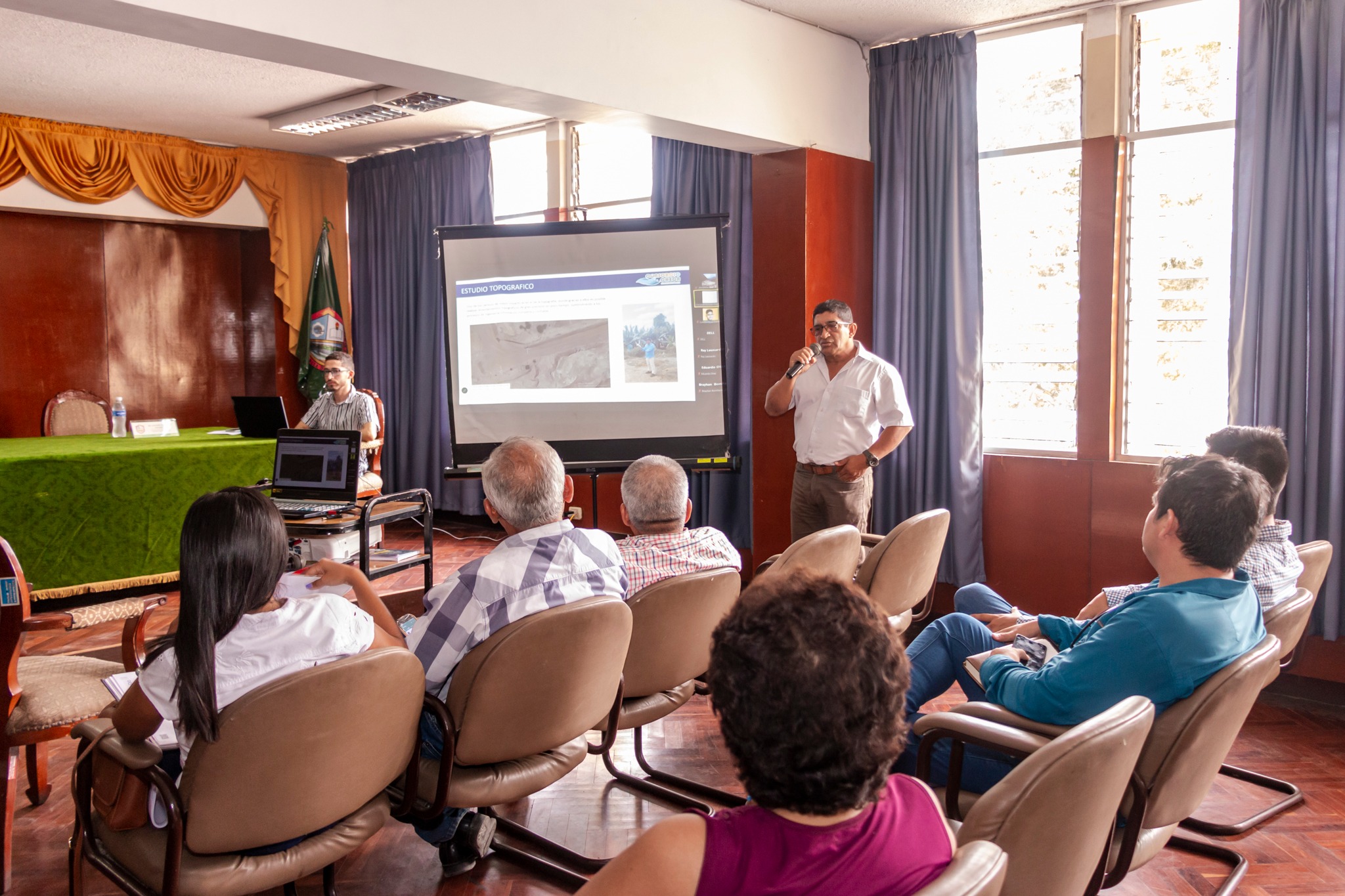 Consorcio Checa Consultores expone estudios para el revestimiento del canal "Miguel Checa"