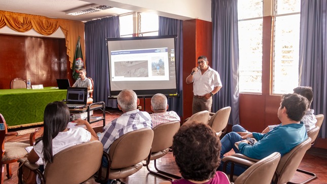 Consorcio Checa Consultores expone estudios para el revestimiento del canal "Miguel Checa" 