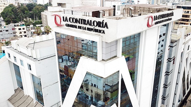 Fotografía aérea de la fachada de la sede central de la Contraloría