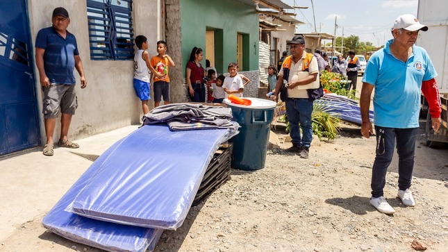Municipalidad entrega ayuda humanitaria a familias afectadas por incendio enero 2023