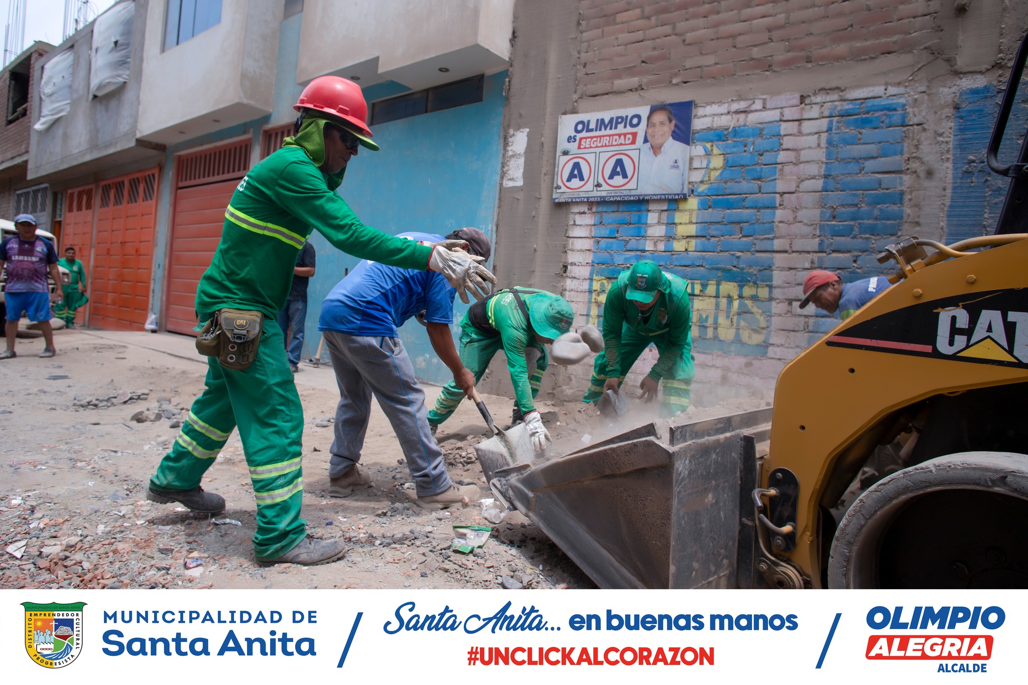 Nuestro alcalde Olimpio Alegría lideró el operativo de limpieza en la calle Camino Real junto a nuestro personal de Limpieza Pública, llevando a cabo el recojo de desmonte luego de 15 años de inacción. Logrando mejorar la limpieza en la zona y prevenir problemas de salud y medio ambiente.