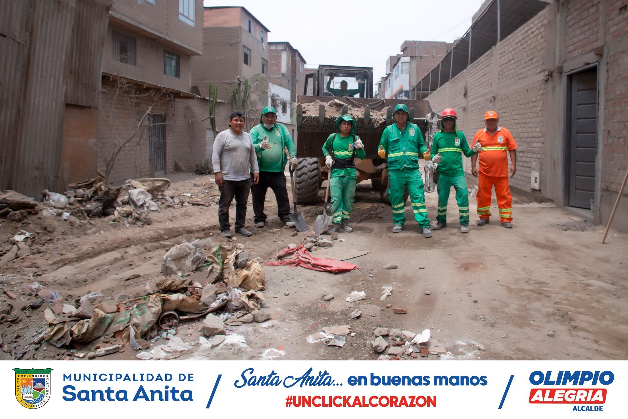 Nuestro alcalde Olimpio Alegría lideró el operativo de limpieza en la calle Camino Real junto a nuestro personal de Limpieza Pública, llevando a cabo el recojo de desmonte luego de 15 años de inacción. Logrando mejorar la limpieza en la zona y prevenir problemas de salud y medio ambiente.