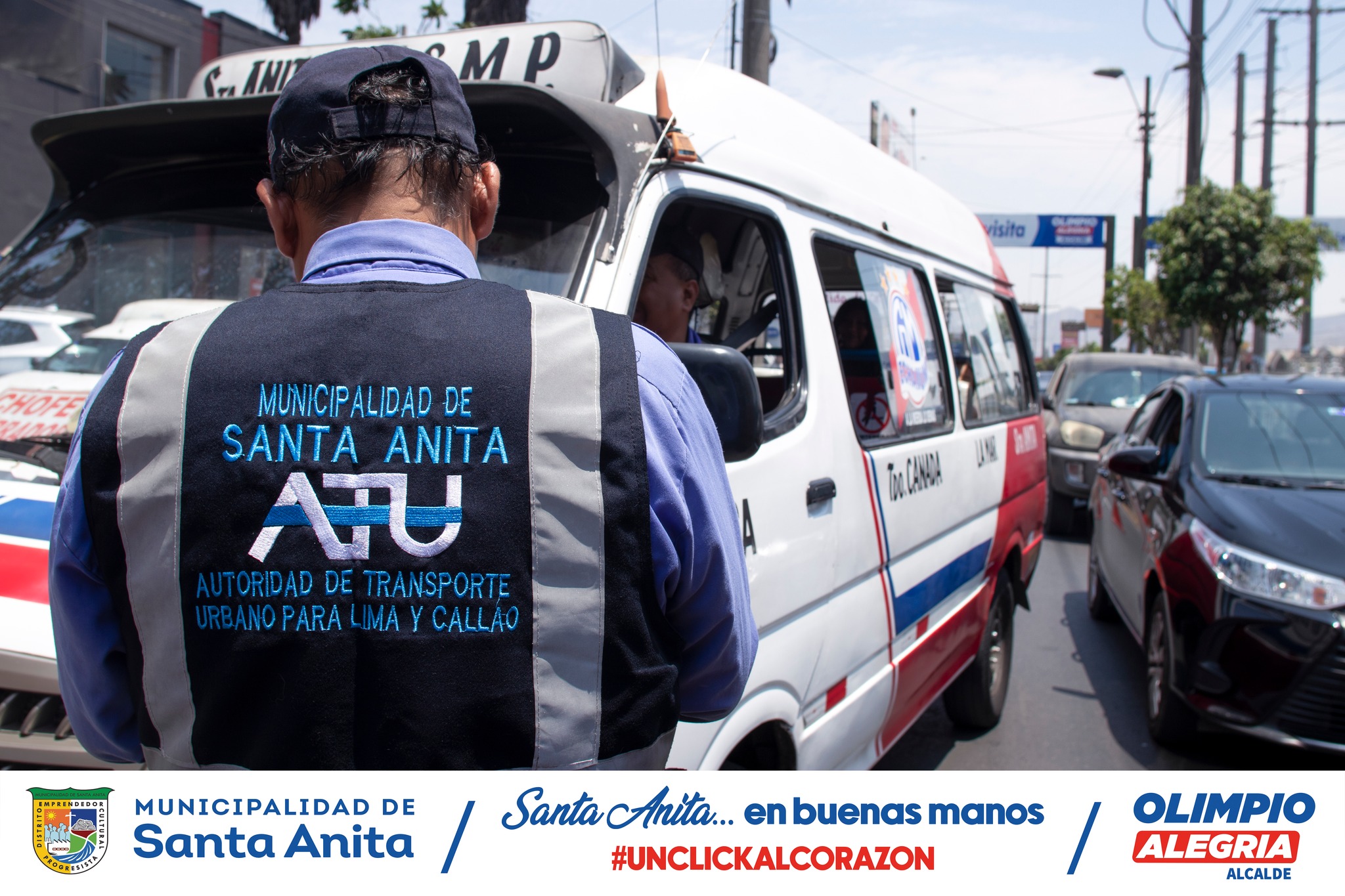 La Municipalidad de Santa Anita a través de la Sub Gerencia de Transporte junto a la ATU y la PNP realizaron un operativo contra el transporte informal en el óvalo de Santa Anita, en una rápida acción se intervino varias unidades y se les aplicó las papeletas correspondientes.