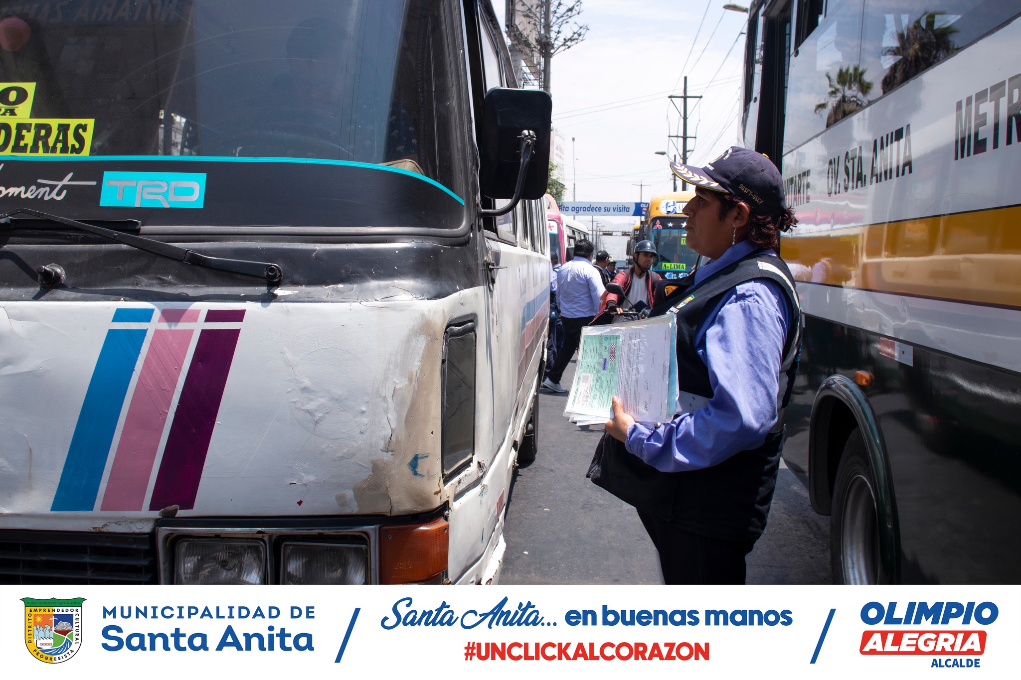 La Municipalidad de Santa Anita a través de la Sub Gerencia de Transporte junto a la ATU y la PNP realizaron un operativo contra el transporte informal en el óvalo de Santa Anita, en una rápida acción se intervino varias unidades y se les aplicó las papeletas correspondientes.