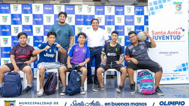 El alcalde Olimpio Alegría, participó junto a los jóvenes de la gran feria vocacional organizada por la Subgerencia de Educación, Cultura, Deporte, Juventud y Turismo, llegando a participar más de 15 casas de estudios con diferentes propuestas educativas junto a la Municipalidad de Lima. Este evento logró un paso importante para nuestra próxima generación de líderes en Santa Anita.