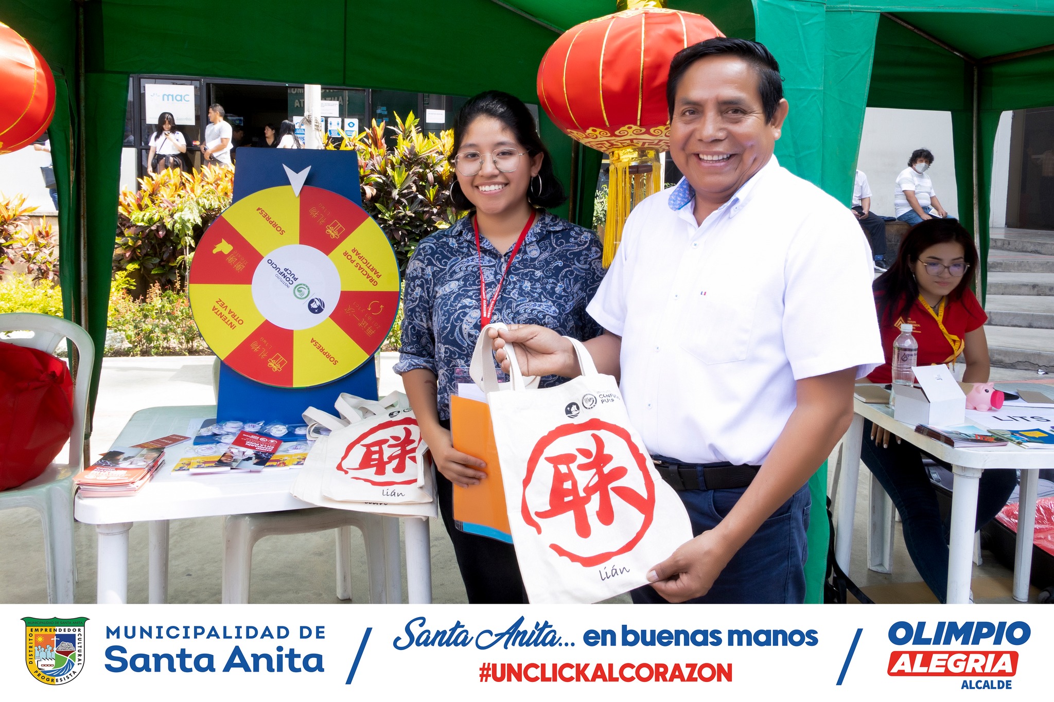 El alcalde Olimpio Alegría, participó junto a los jóvenes de la gran feria vocacional organizada por la Subgerencia de Educación, Cultura, Deporte, Juventud y Turismo, llegando a participar más de 15 casas de estudios con diferentes propuestas educativas junto a la Municipalidad de Lima. Este evento logró un paso importante para nuestra próxima generación de líderes en Santa Anita.