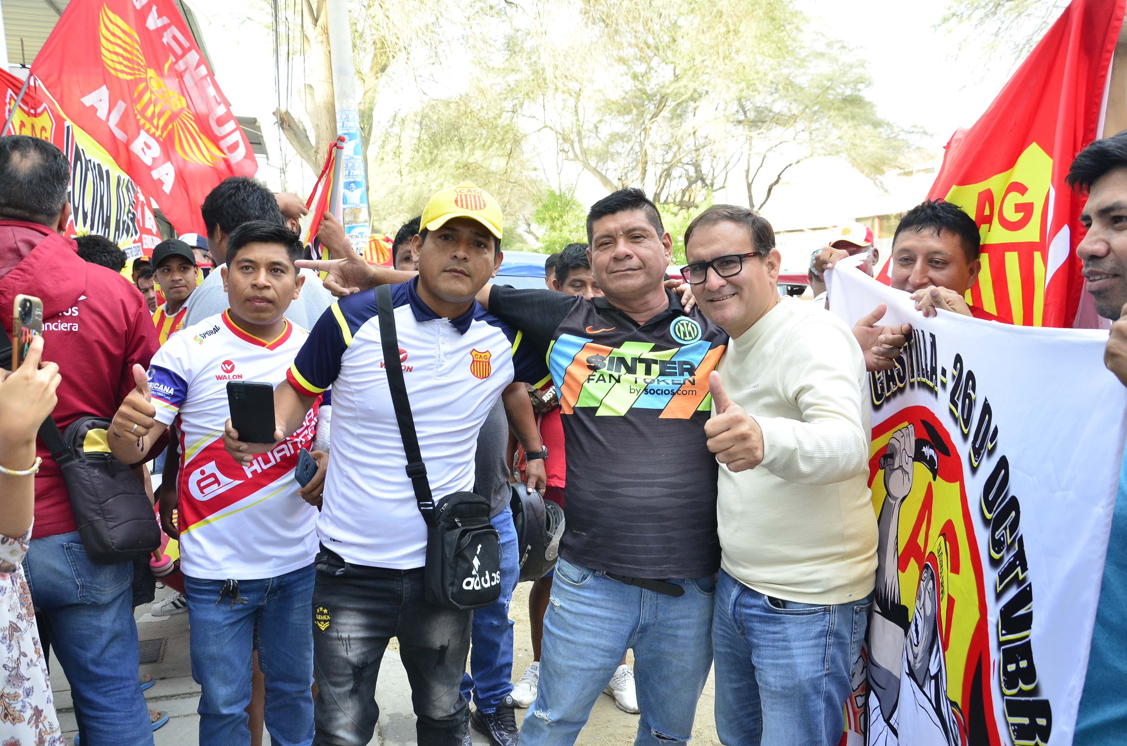 El alcalde piurano como un hincha más del Grau