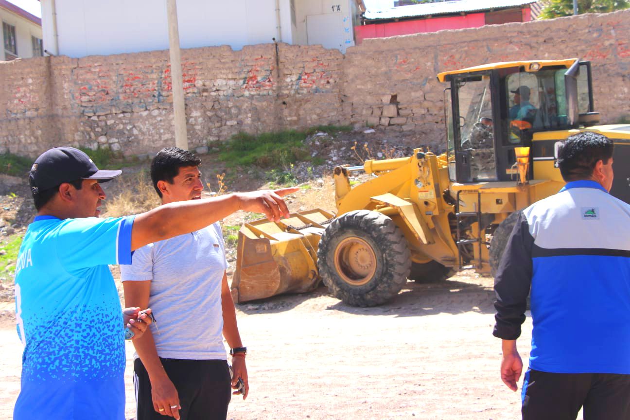 la jornada de limpieza y retiro de desmonte en el estadio Municipal Carmen Alto