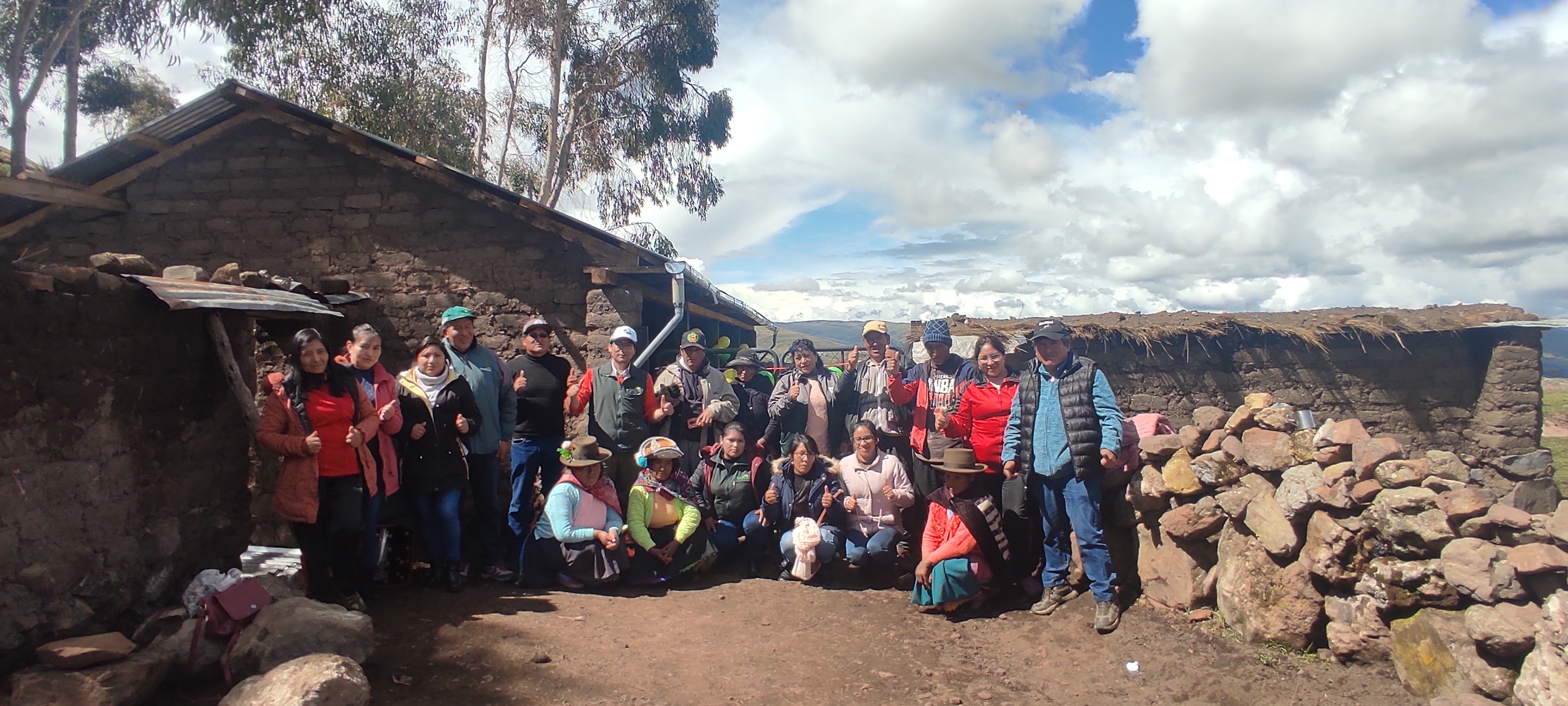 Entrega de cobertizos - Huancavelica
